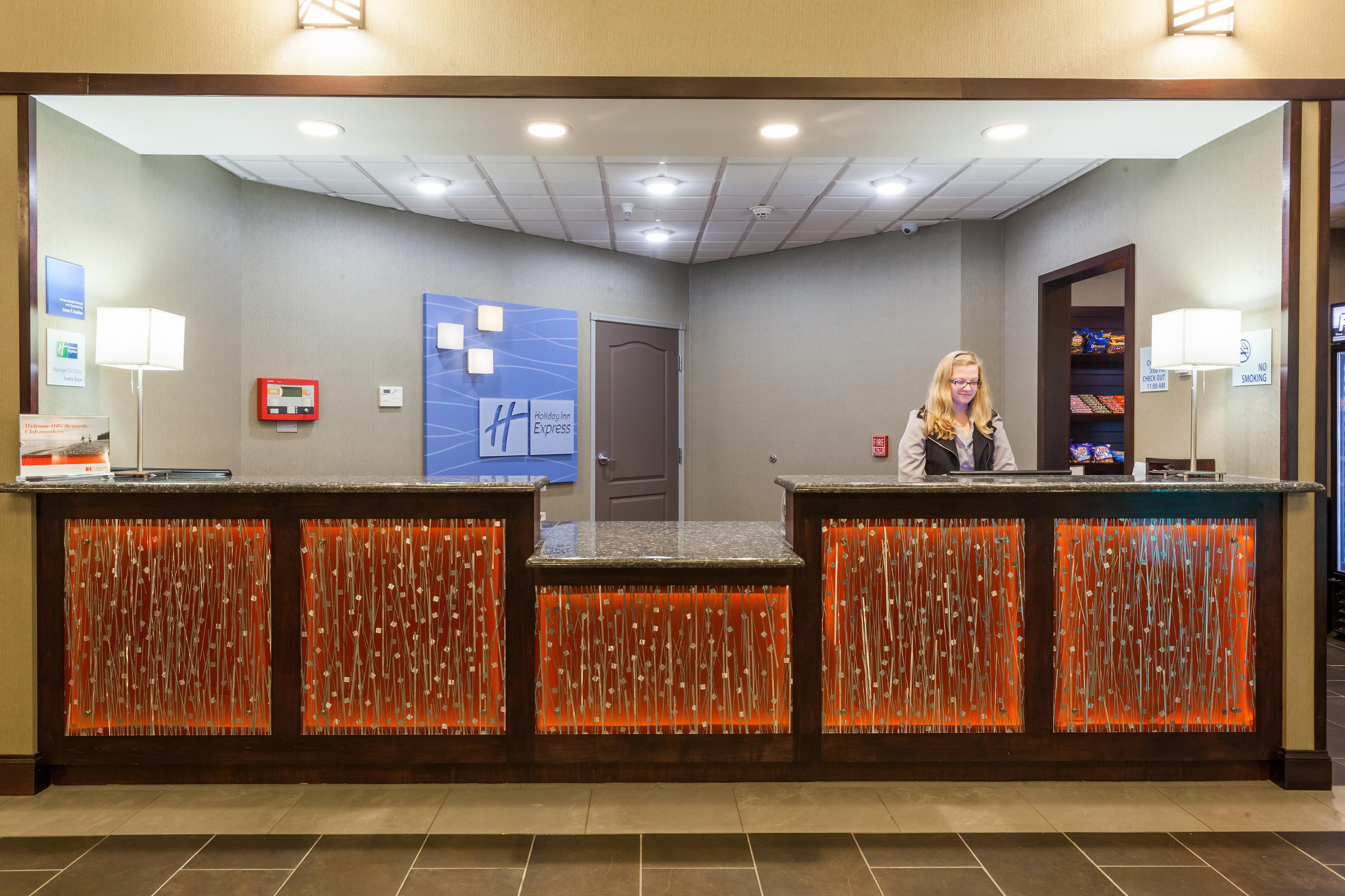Holiday Inn Express & Suites Rapid City By Ihg Екстер'єр фото